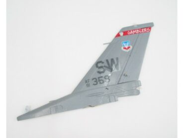 F16_90_grey_rudder.jpg